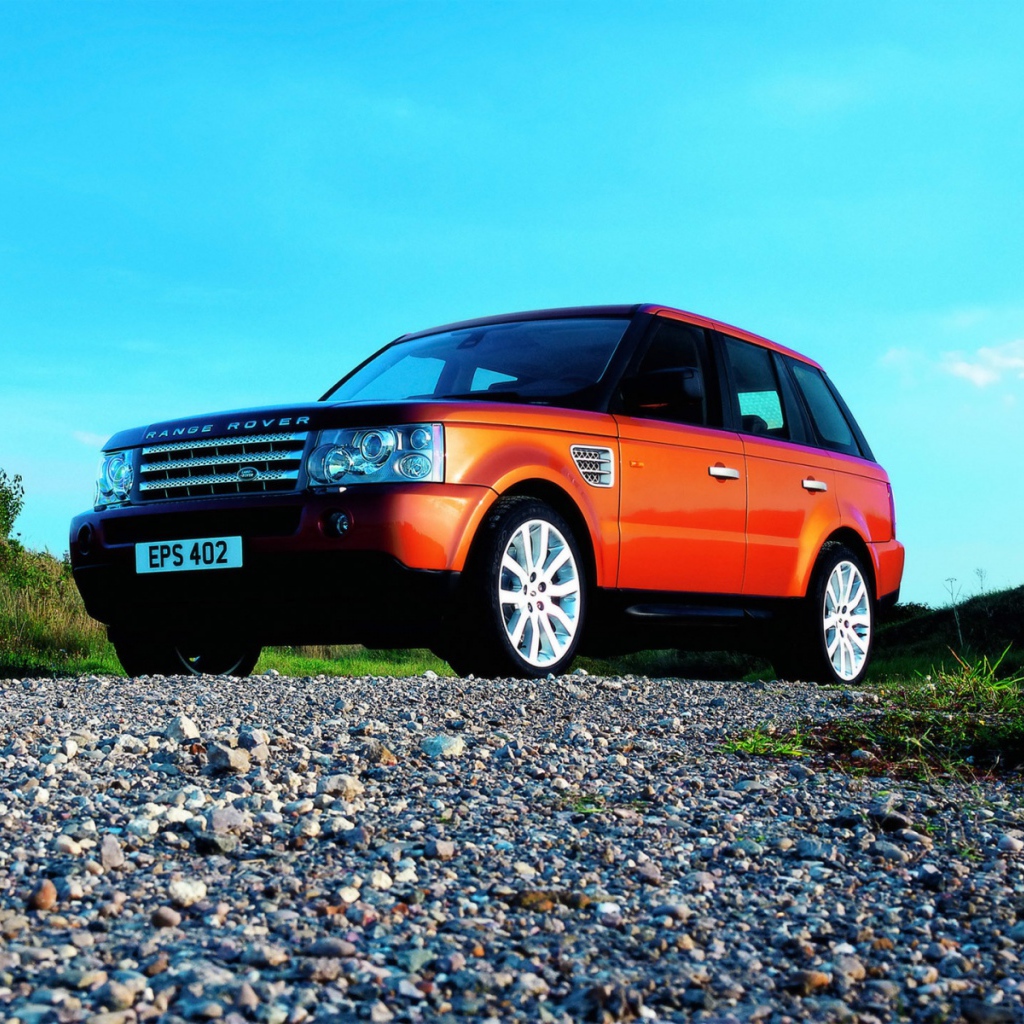 Range Rover на грунтовке