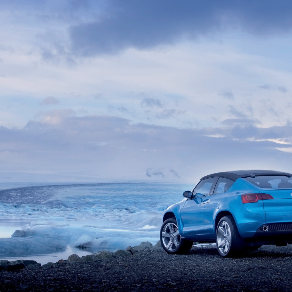 Автомобиль Volkswagen у моря