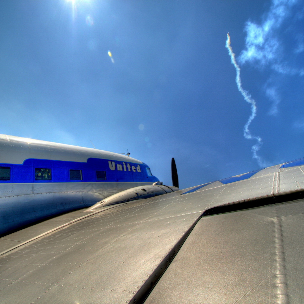 На крыле самолета