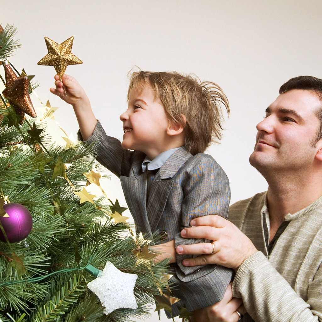 Отец и сын в канун рождества