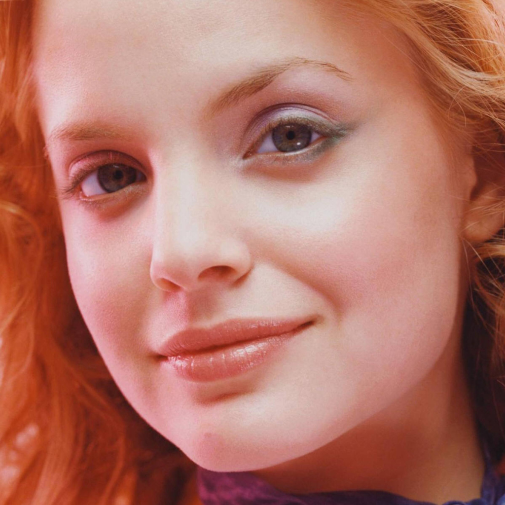 Мена Сувари / Mena Suvari