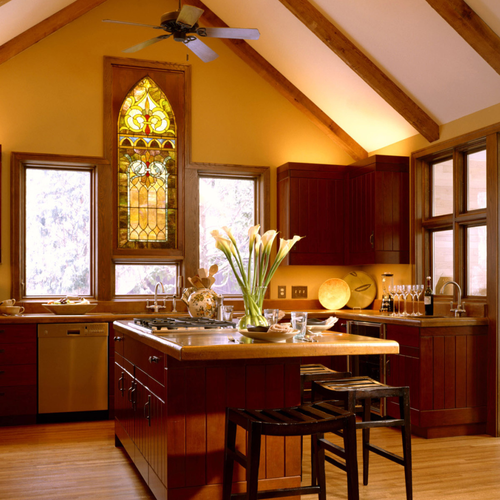 Кухня с витражом