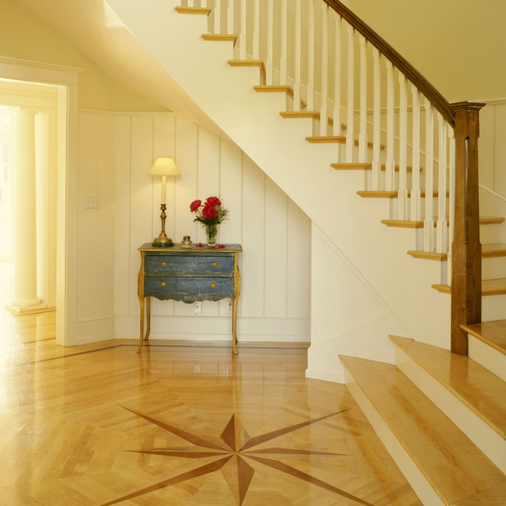 Комната с выходом на лестницу