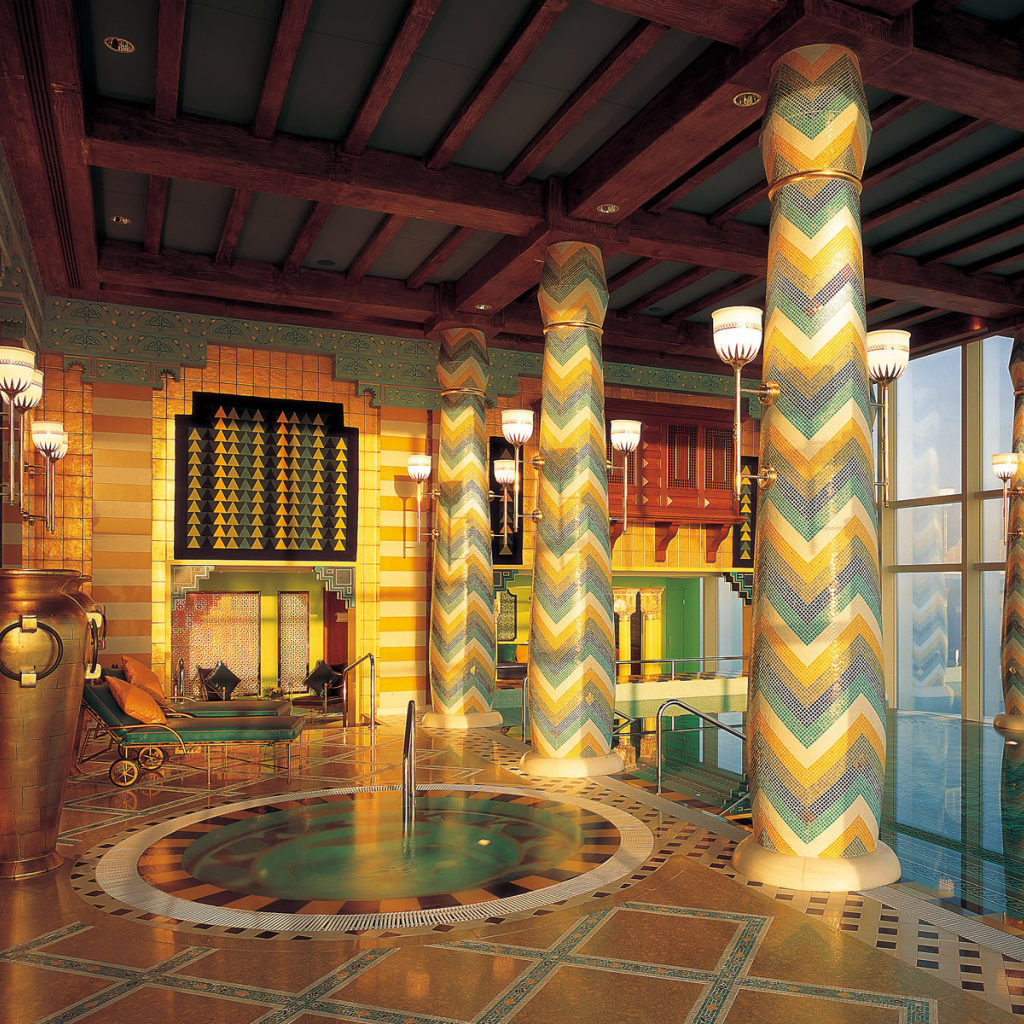 Интерьер бассейна