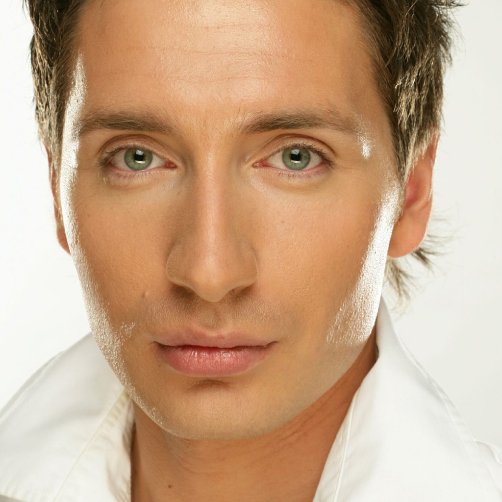 Красивый мужчина