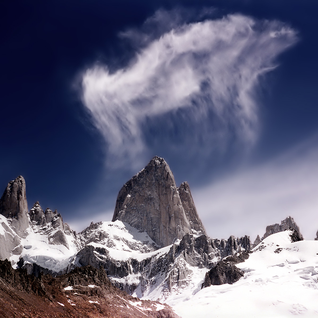 Скала и облака