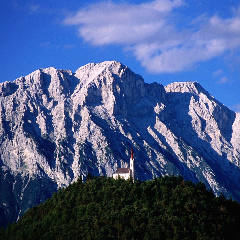 Церковь и гора Griesspitzen, Тироль