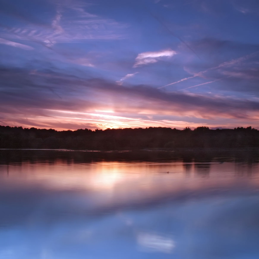 Озеро Still lake в сумраке