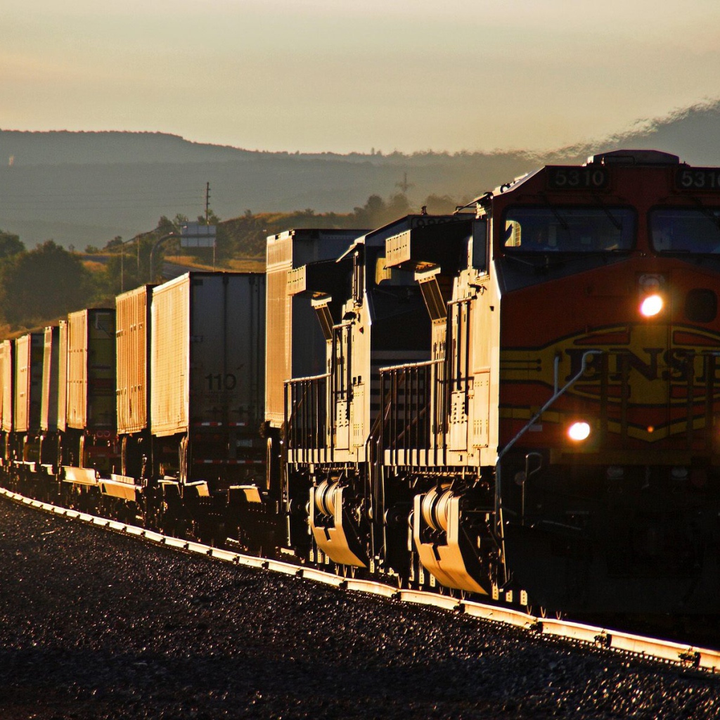 Поезд в западном направлении  BNSF / Эш Форк / Аризона / США