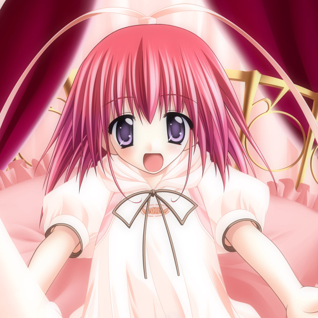 Маленькая девочка в кровати