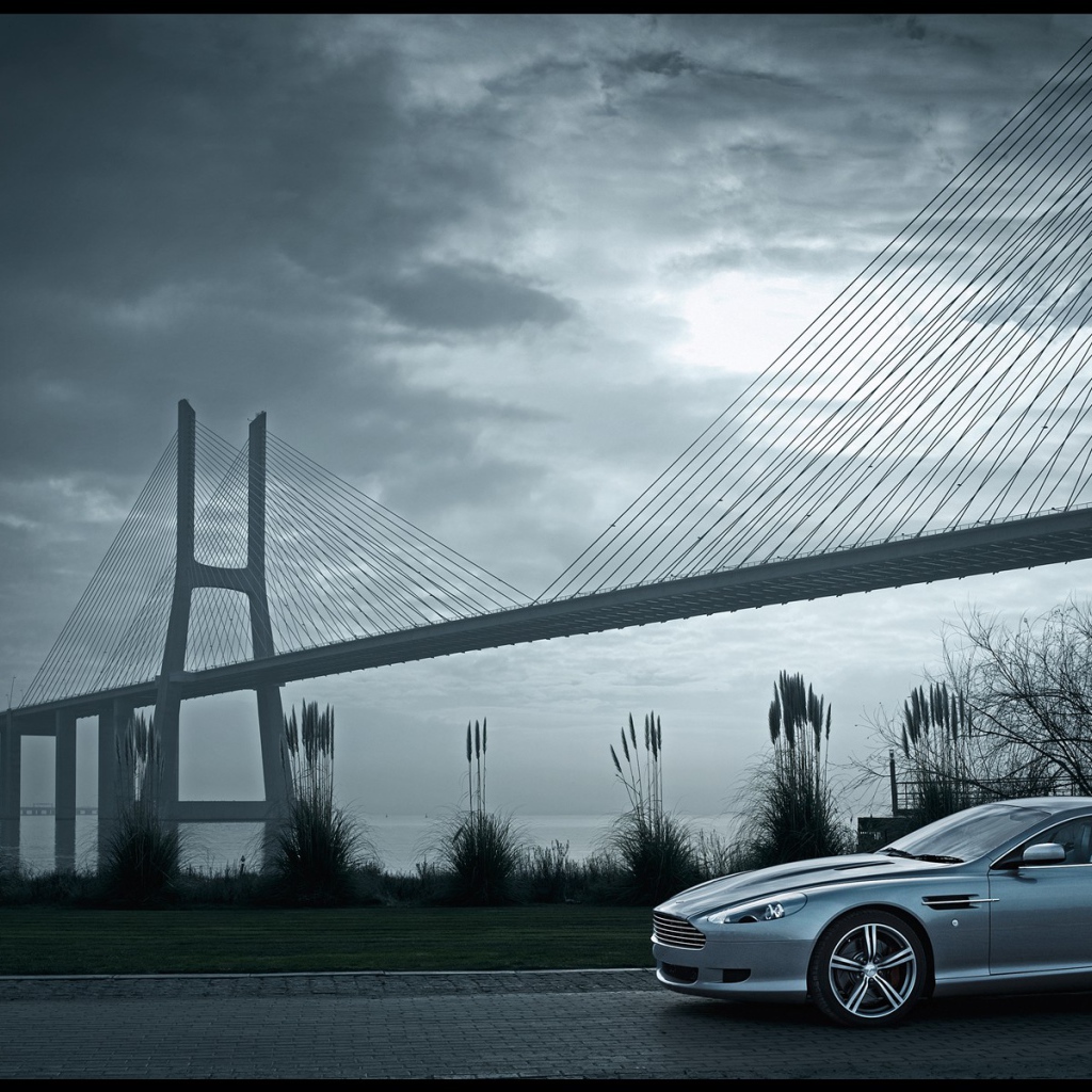 Автомобиль Астон Мартин