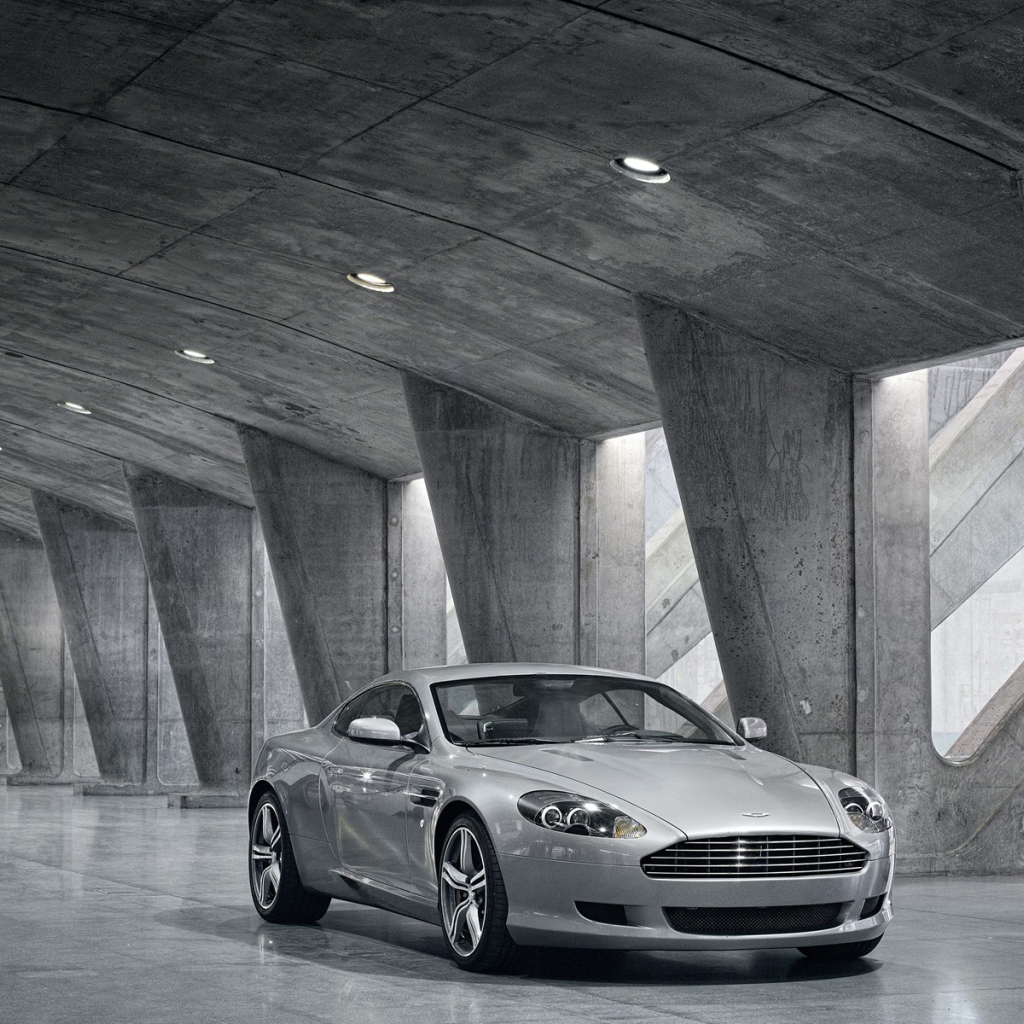 Шикарный Aston Martin