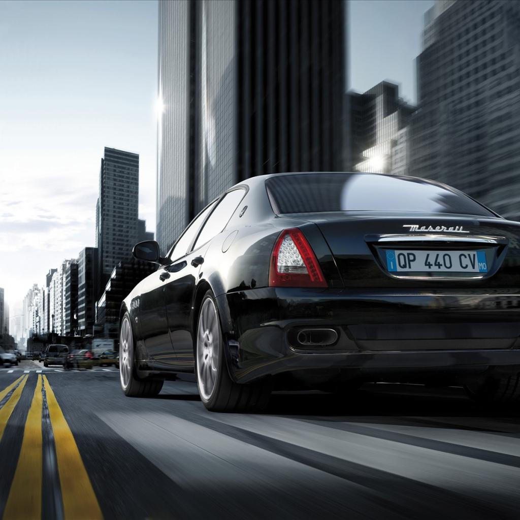 Черный Maserati