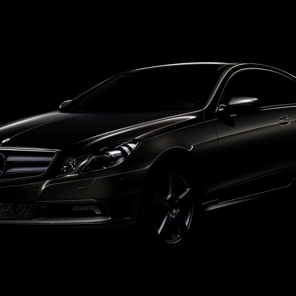 Черный Mercedes