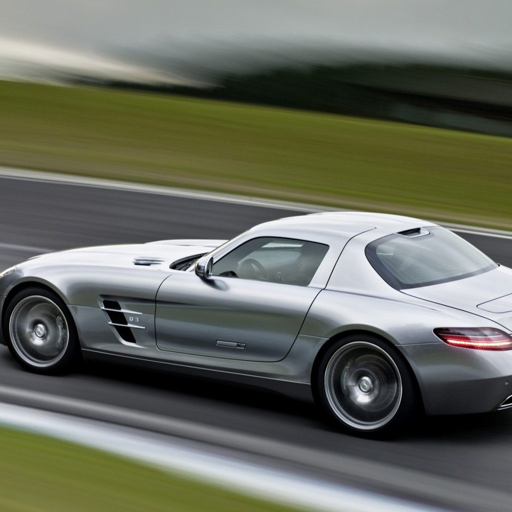 Спортивный Mercedes 6.3