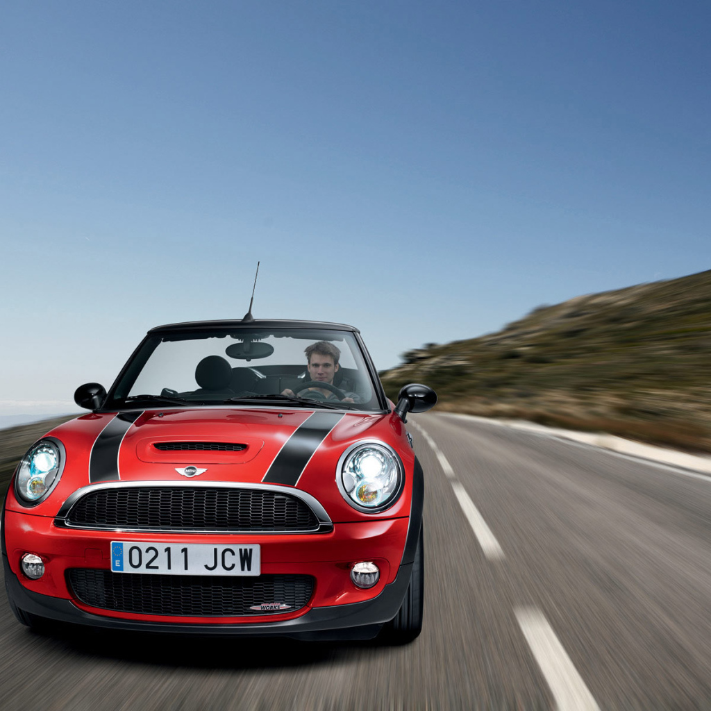 За рулем новенького Mini