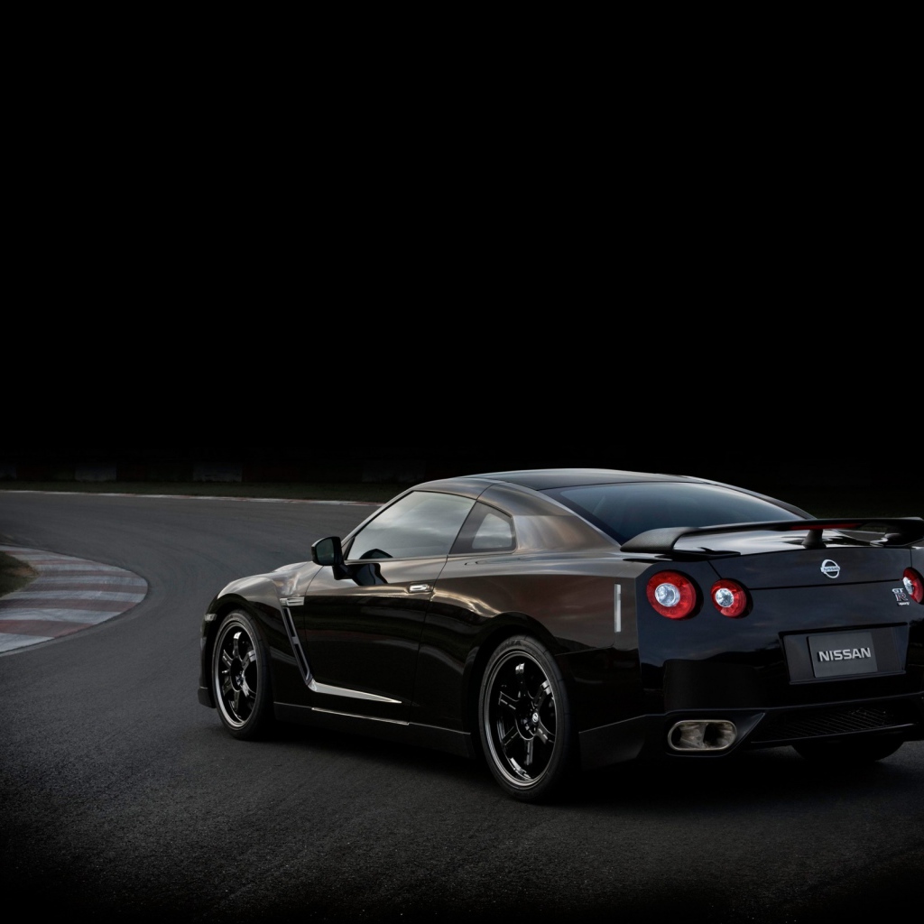 Черный Нисан