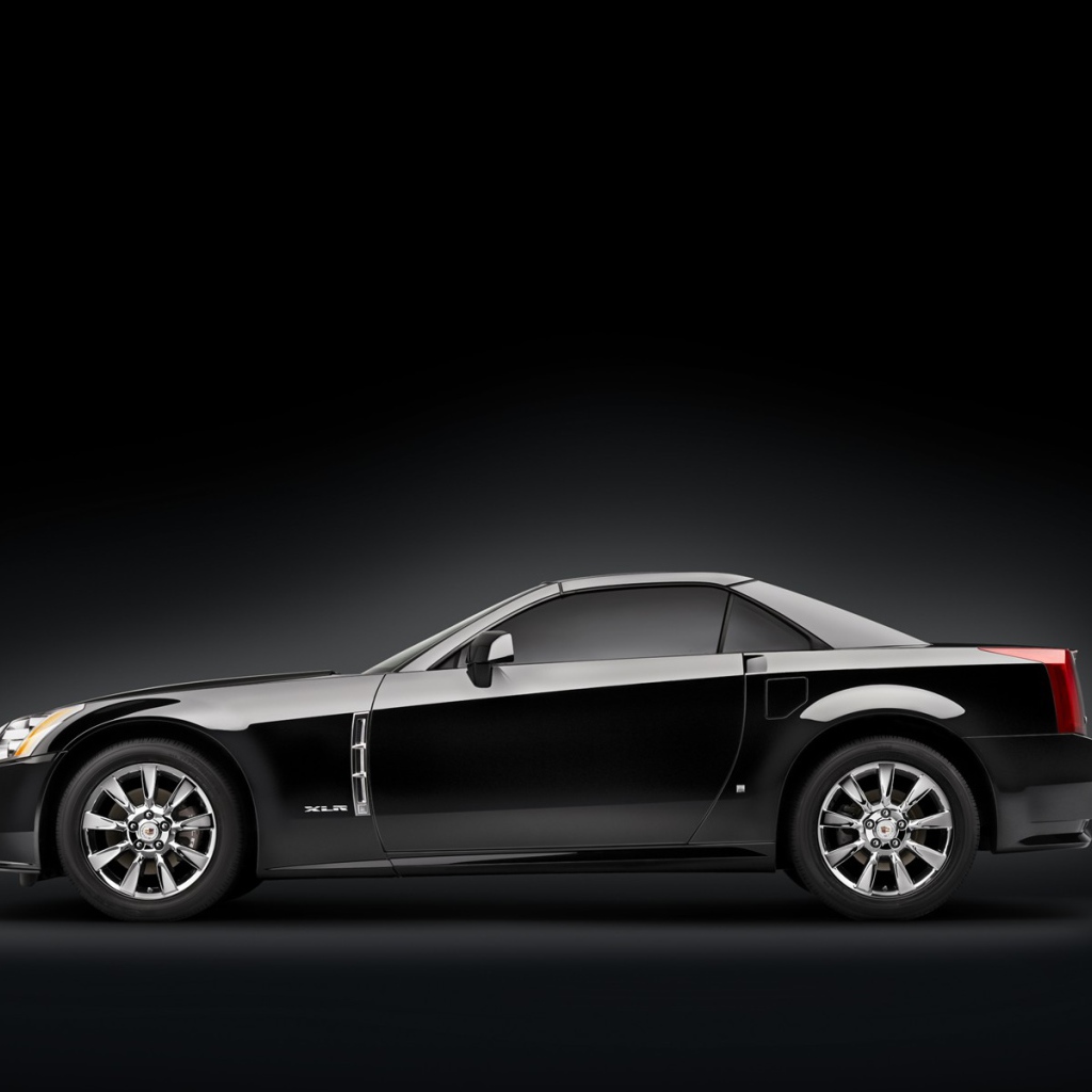 Красивая черная иномарка