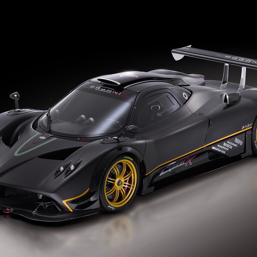 Черный спортивный авто