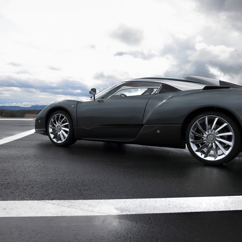 Красивый спорткар