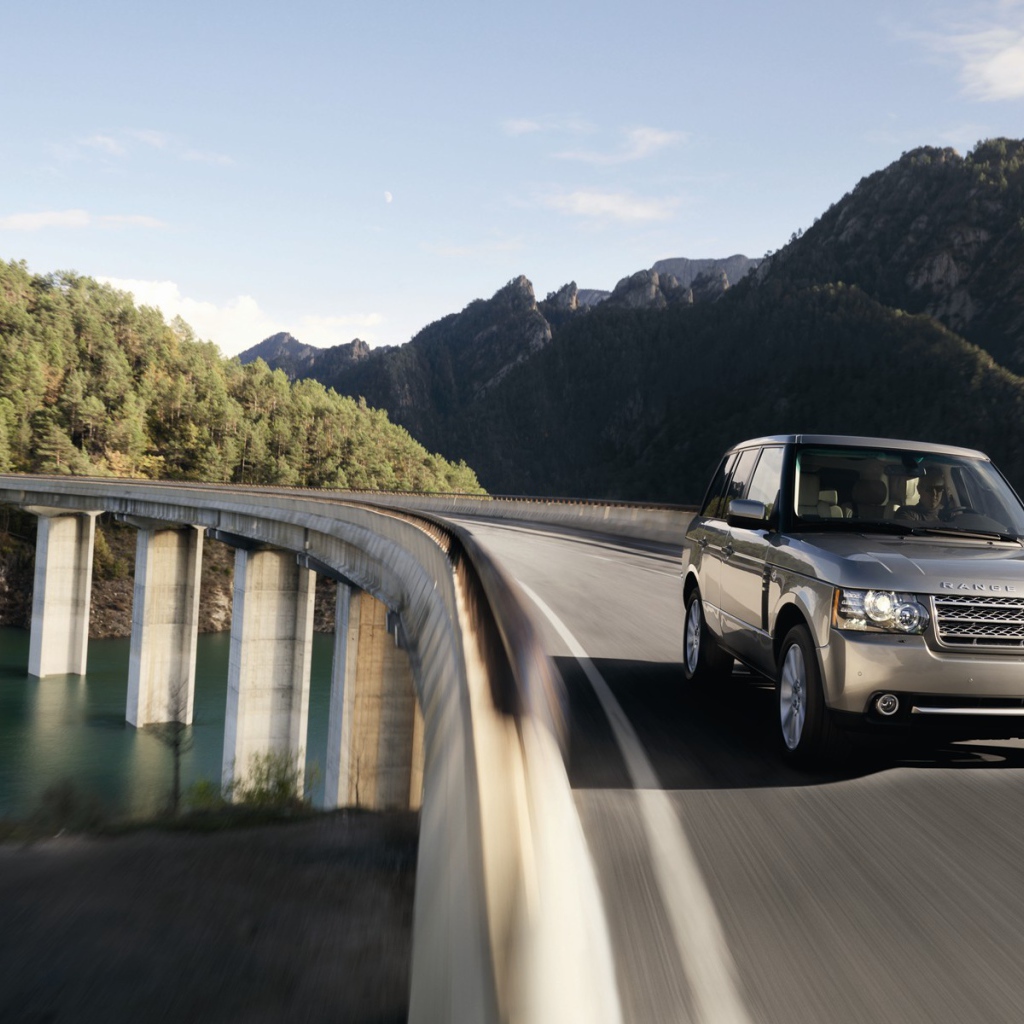 Rover на мосту