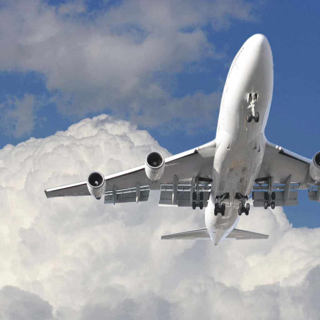 Полет в облаках