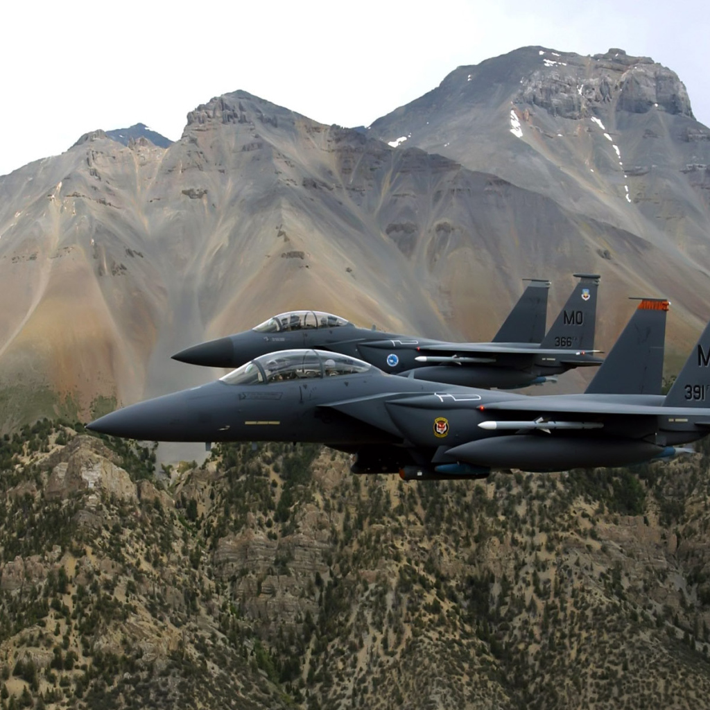 Военная авиация / полет в горах