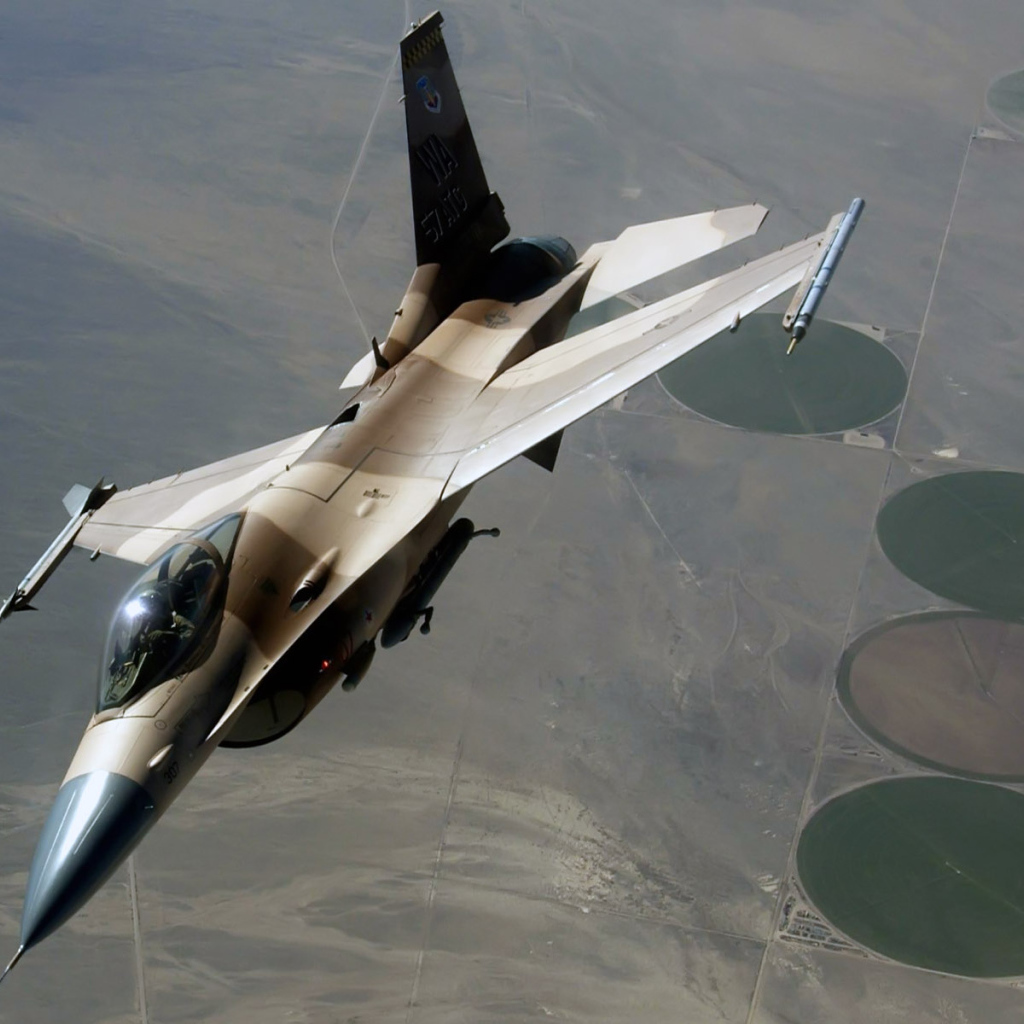 Военная авиация / полет над штатом Невада