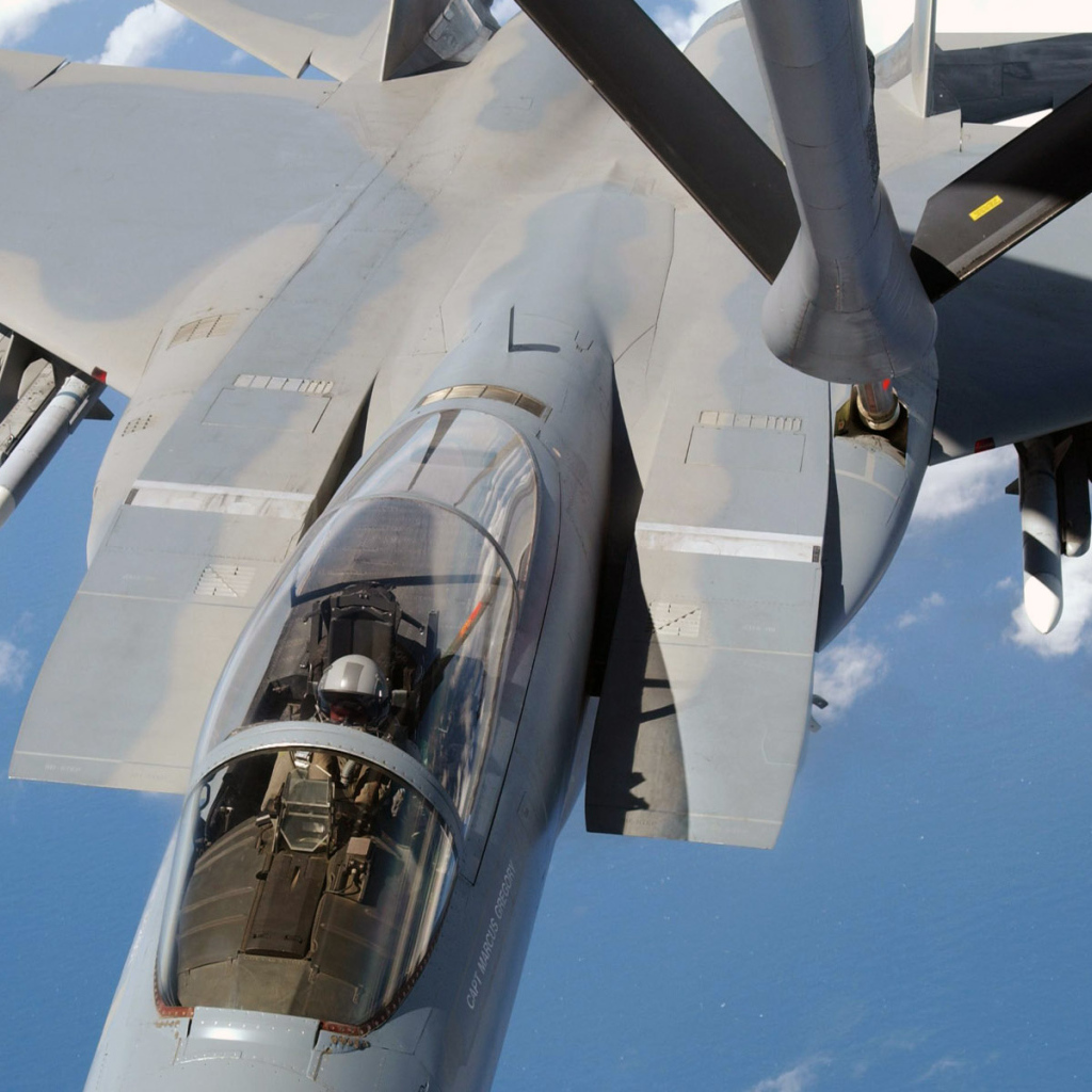 Военная авиация / дозаправка в полете