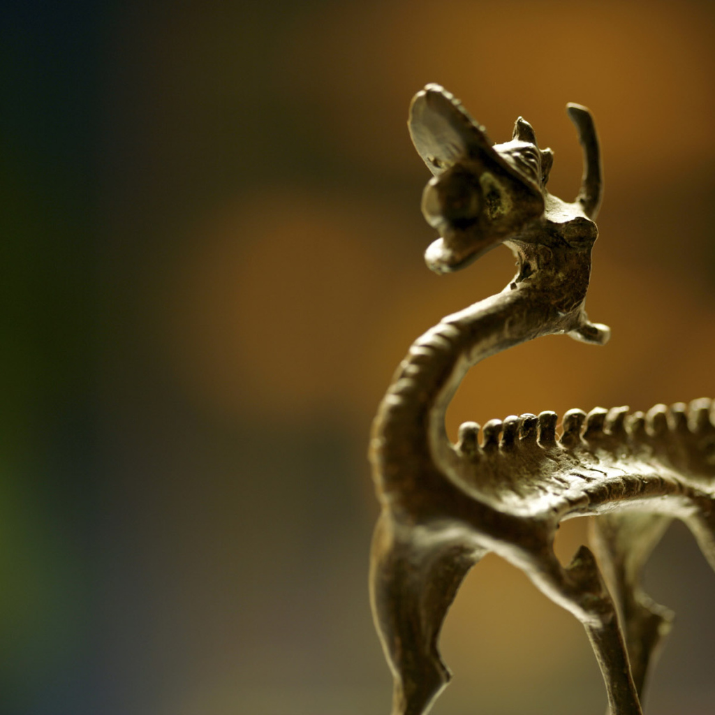 Фигурка дракона