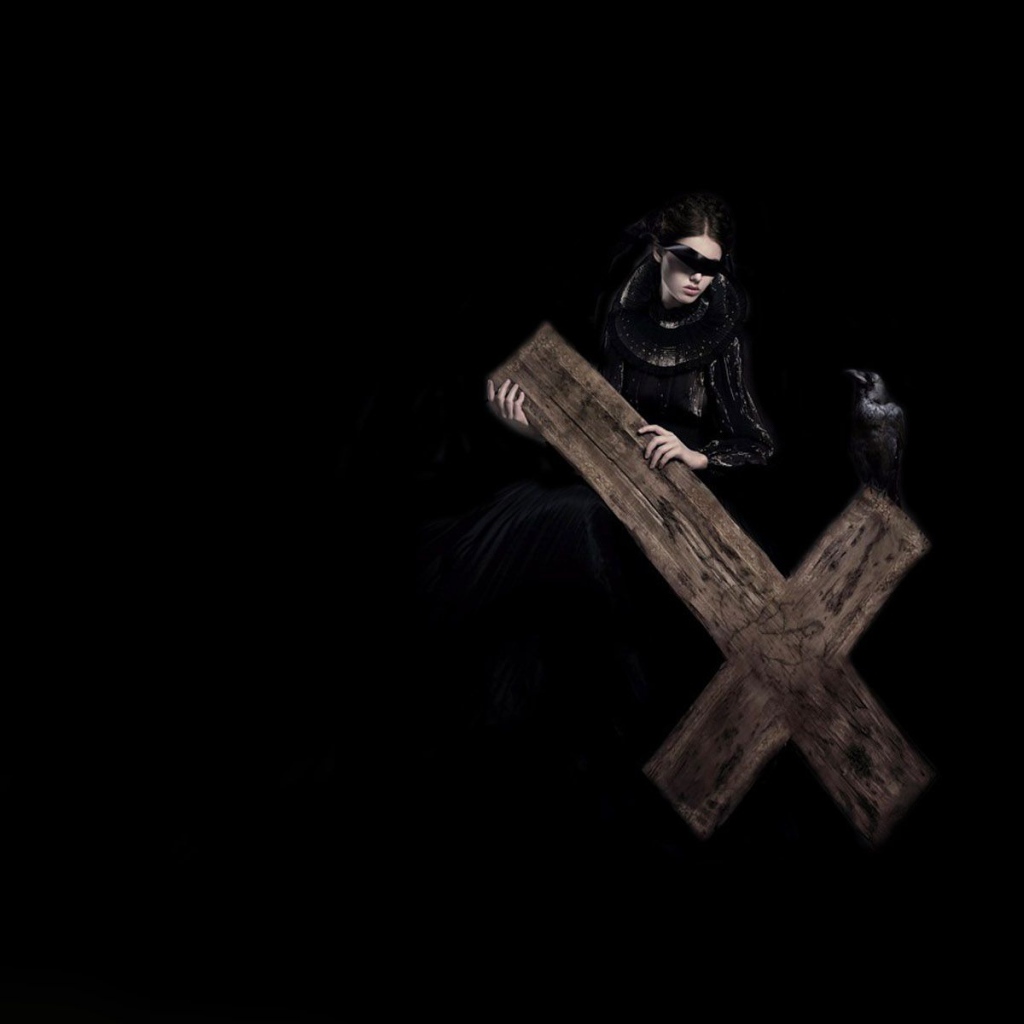 Дама с крестом
