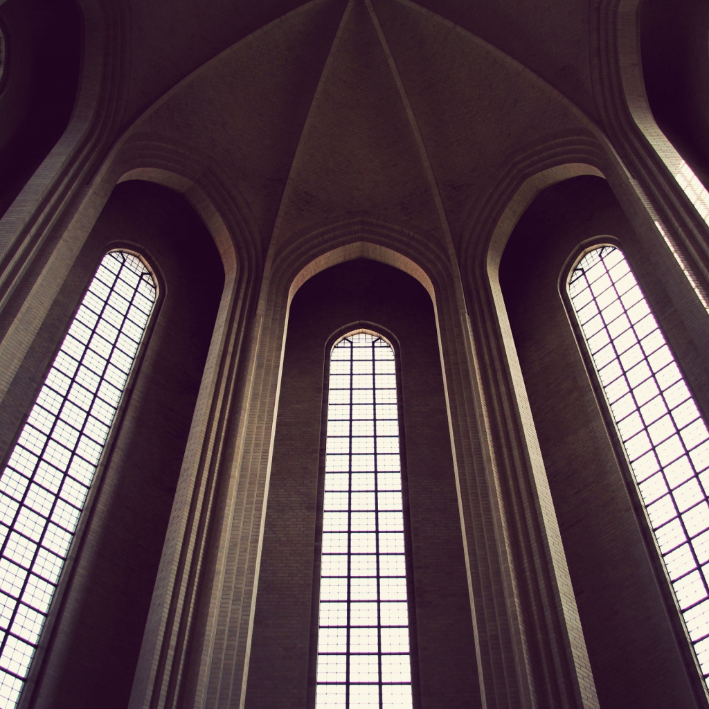 Высокие окна