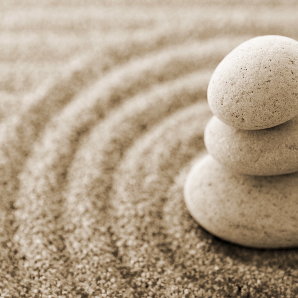 Камни на песке