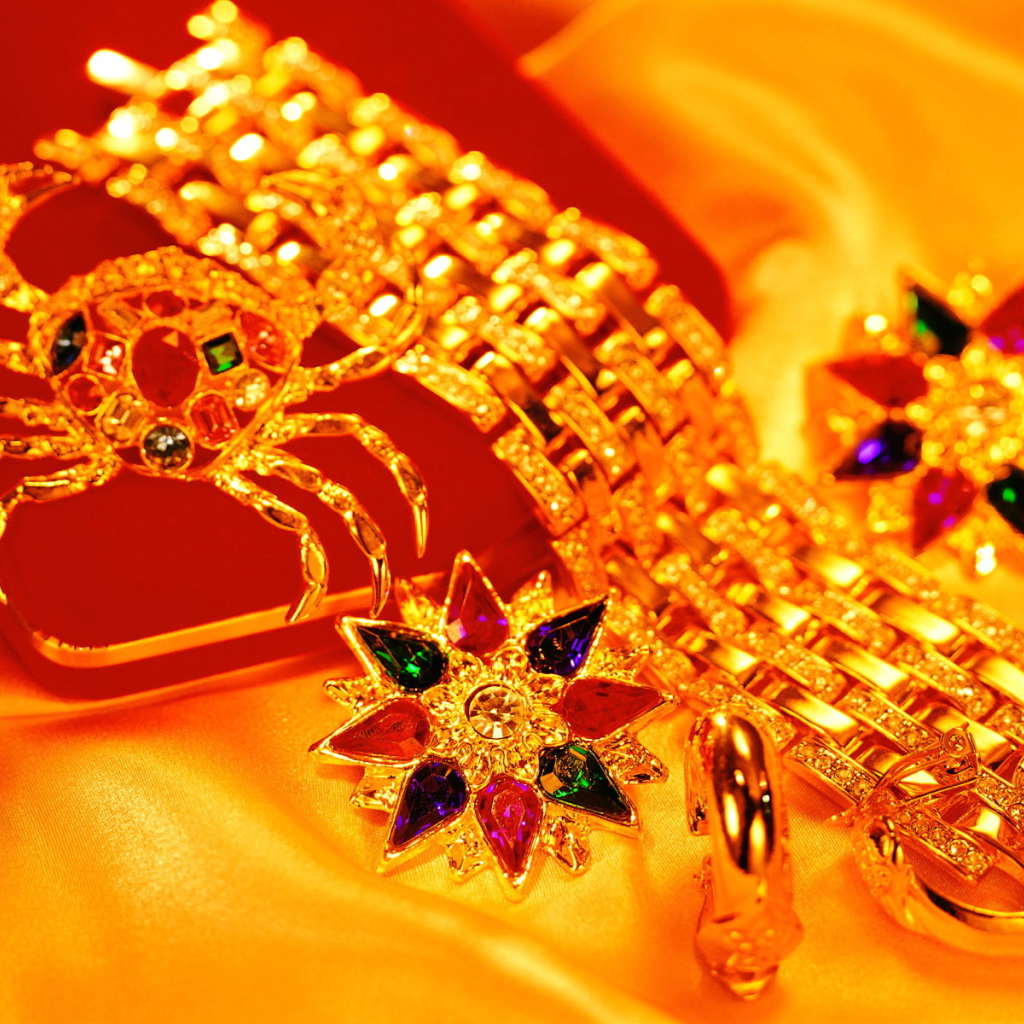 Золотое украшение