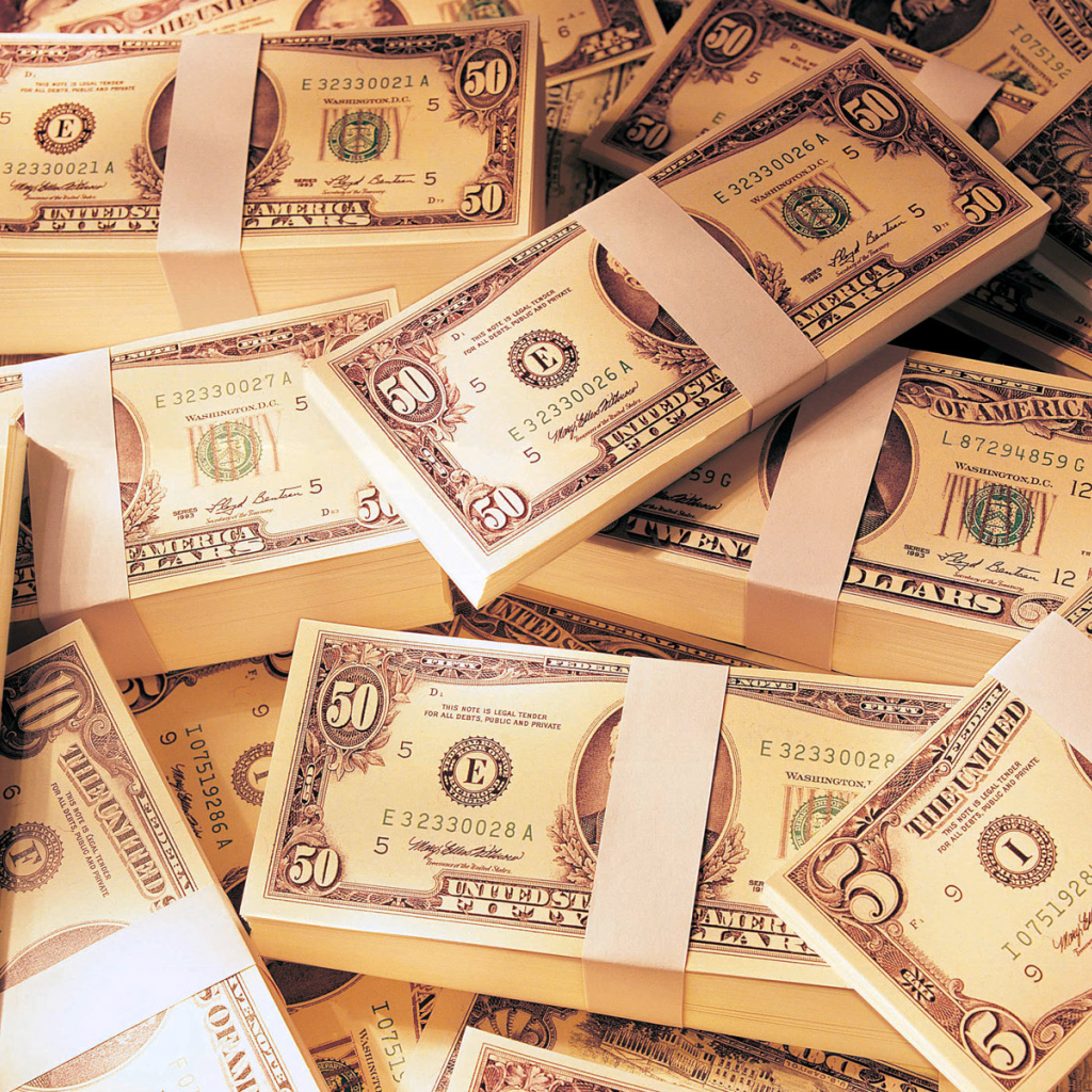 Толстые пачки денег