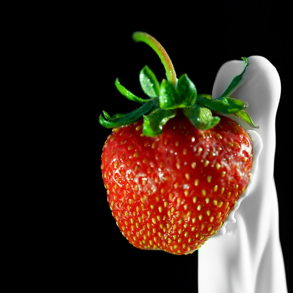 Клубника с молоком