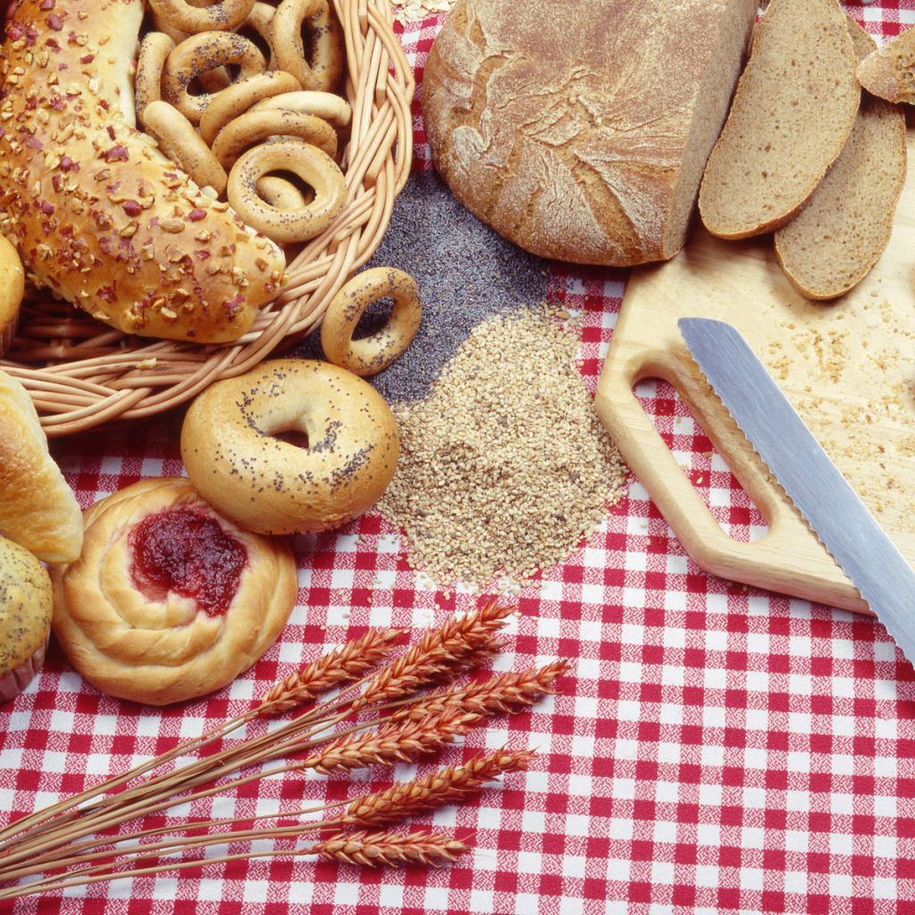 Свежий хлеб и булочки