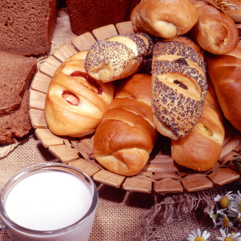 Сладкие булочки с молоком