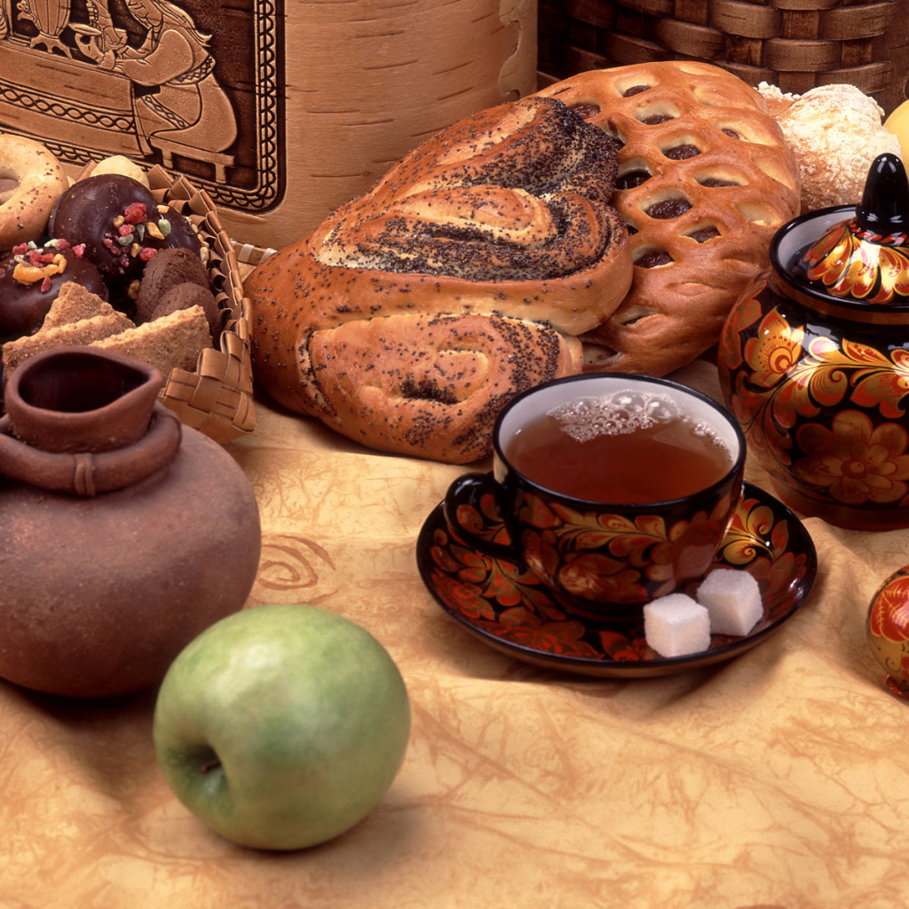 Чай с выпечкой