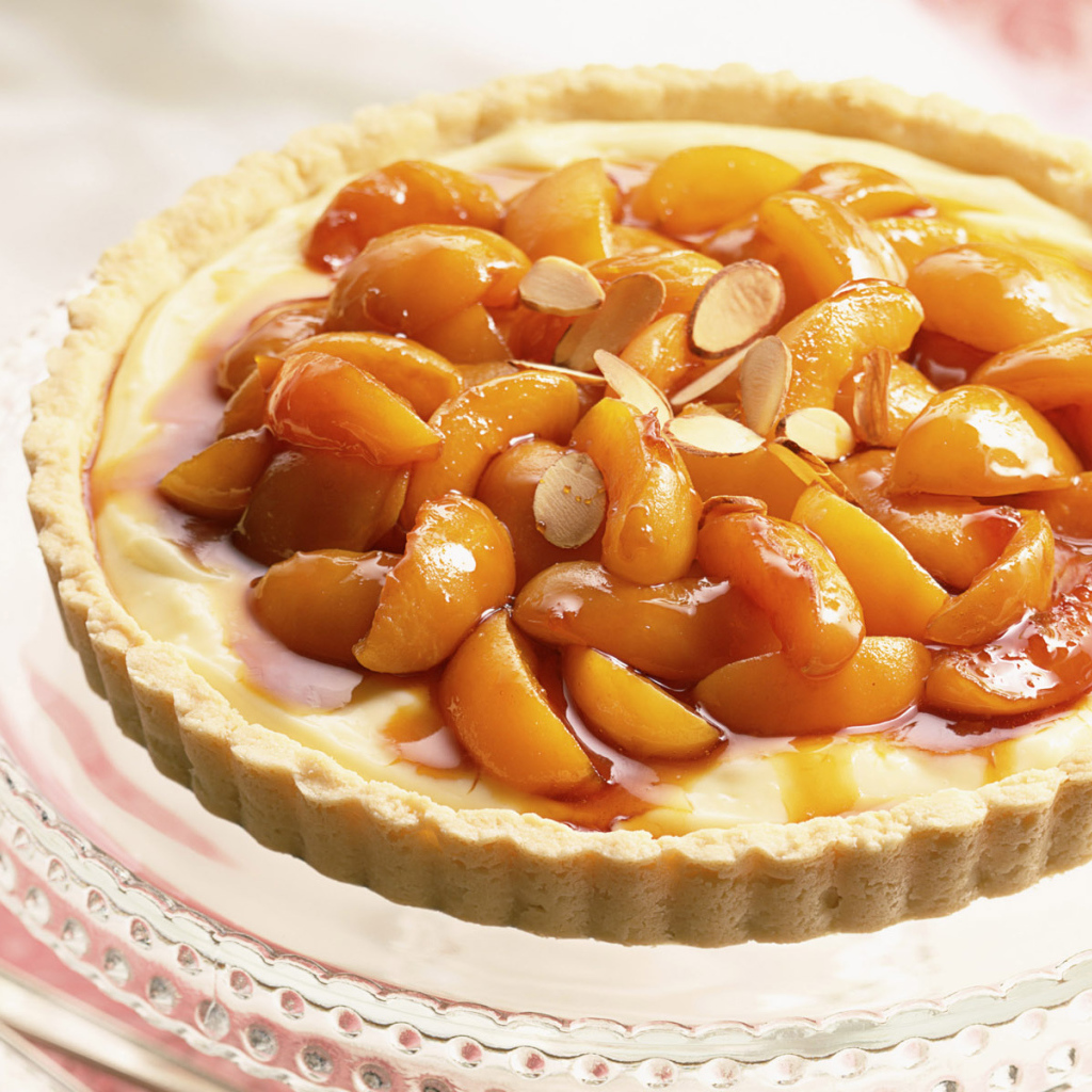 Сладкий пирог с персиками