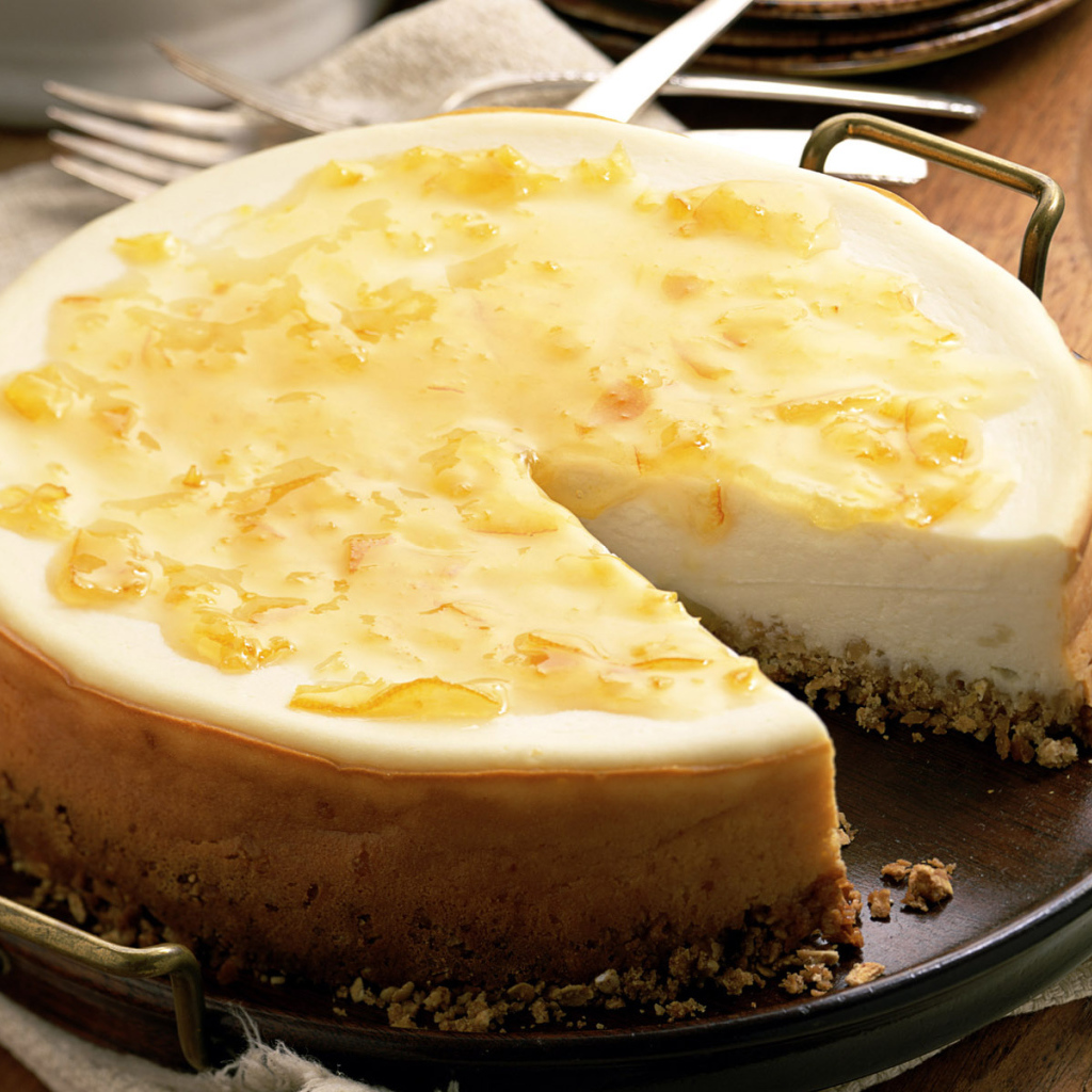 Блюдо с пирогом