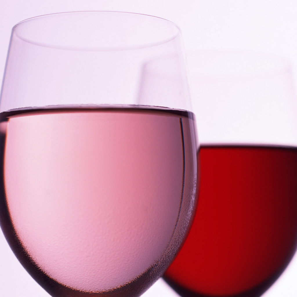 Бокал шампанского и вина