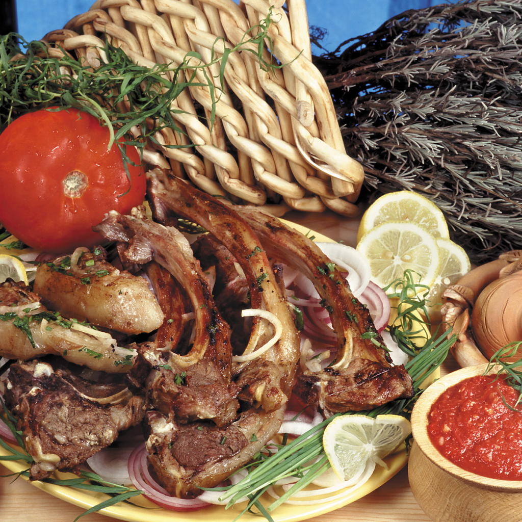 Жаренные ребра с томатом