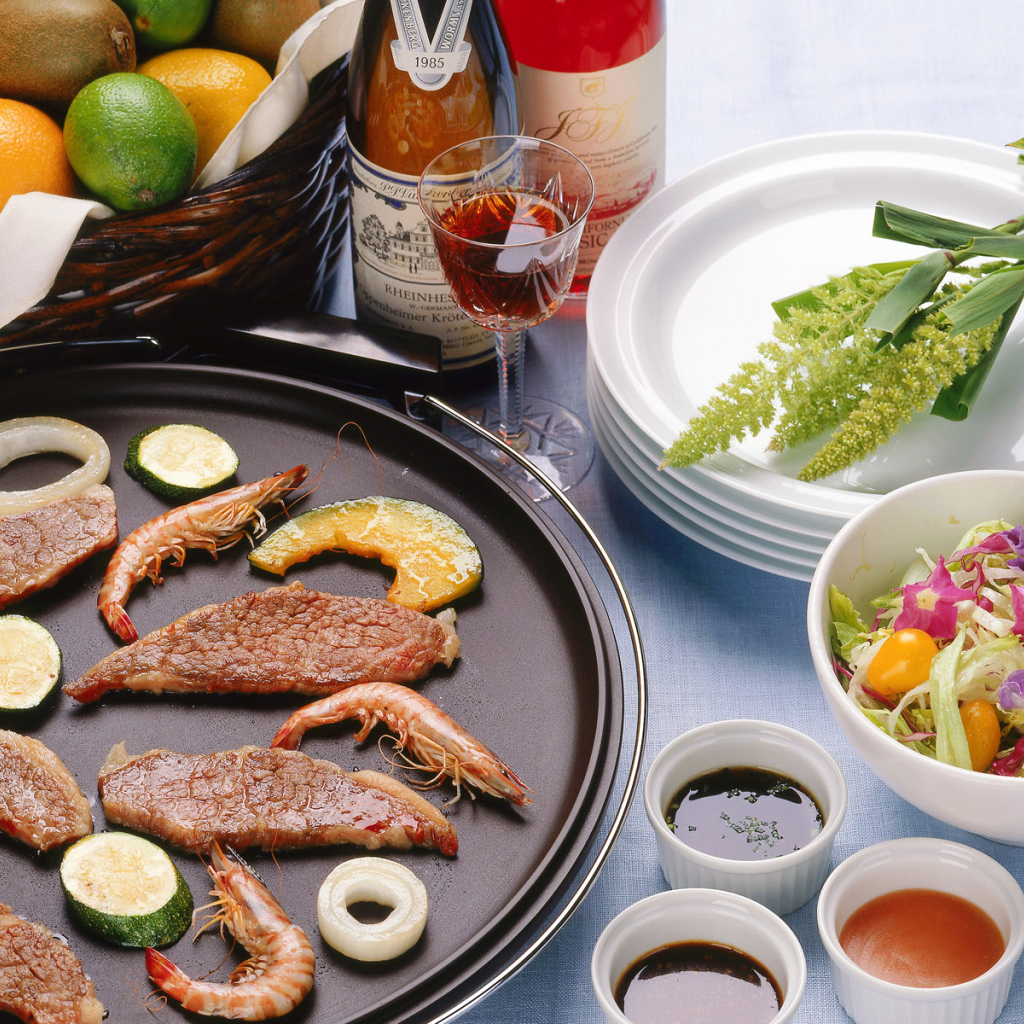 Блюдо с мясом и креветками