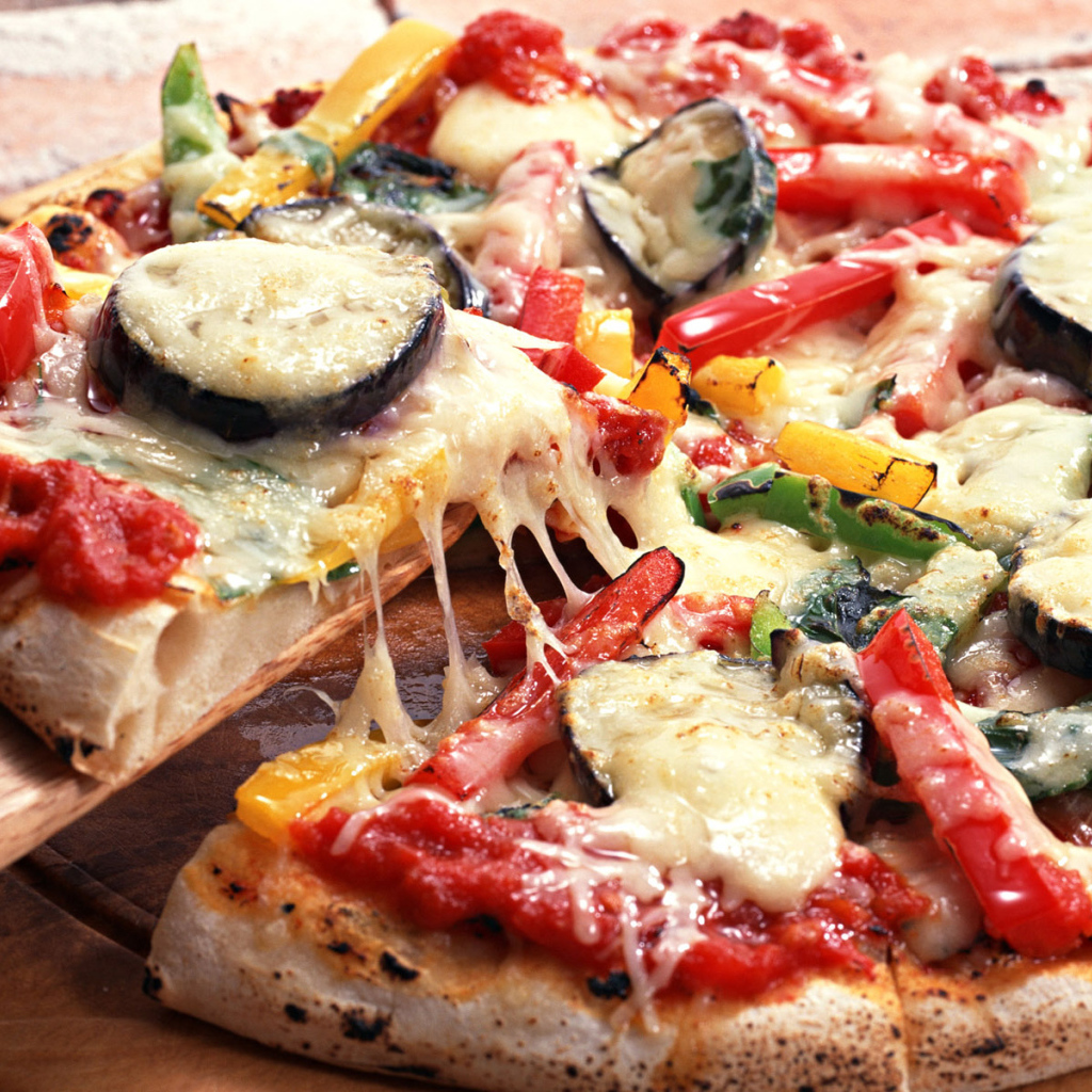 Горячая пицца с сыром