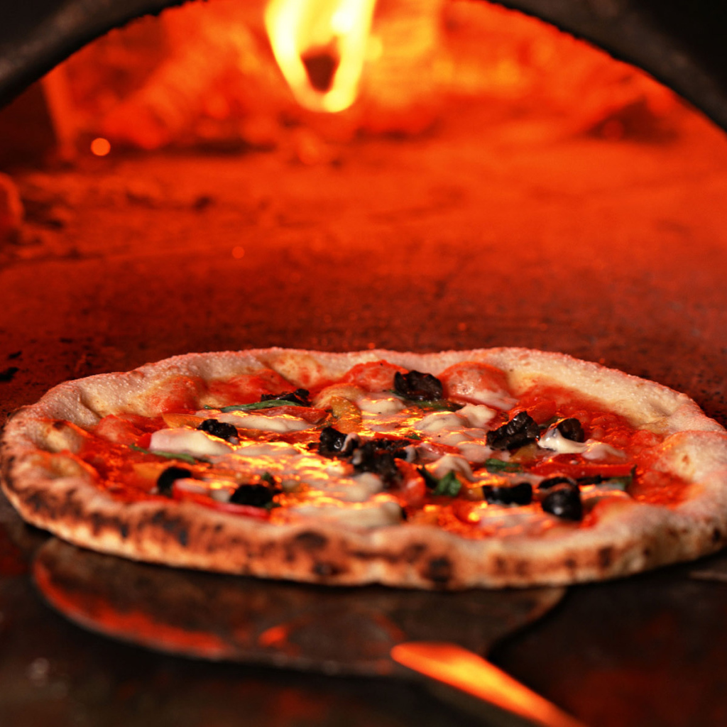 Пицца в печи