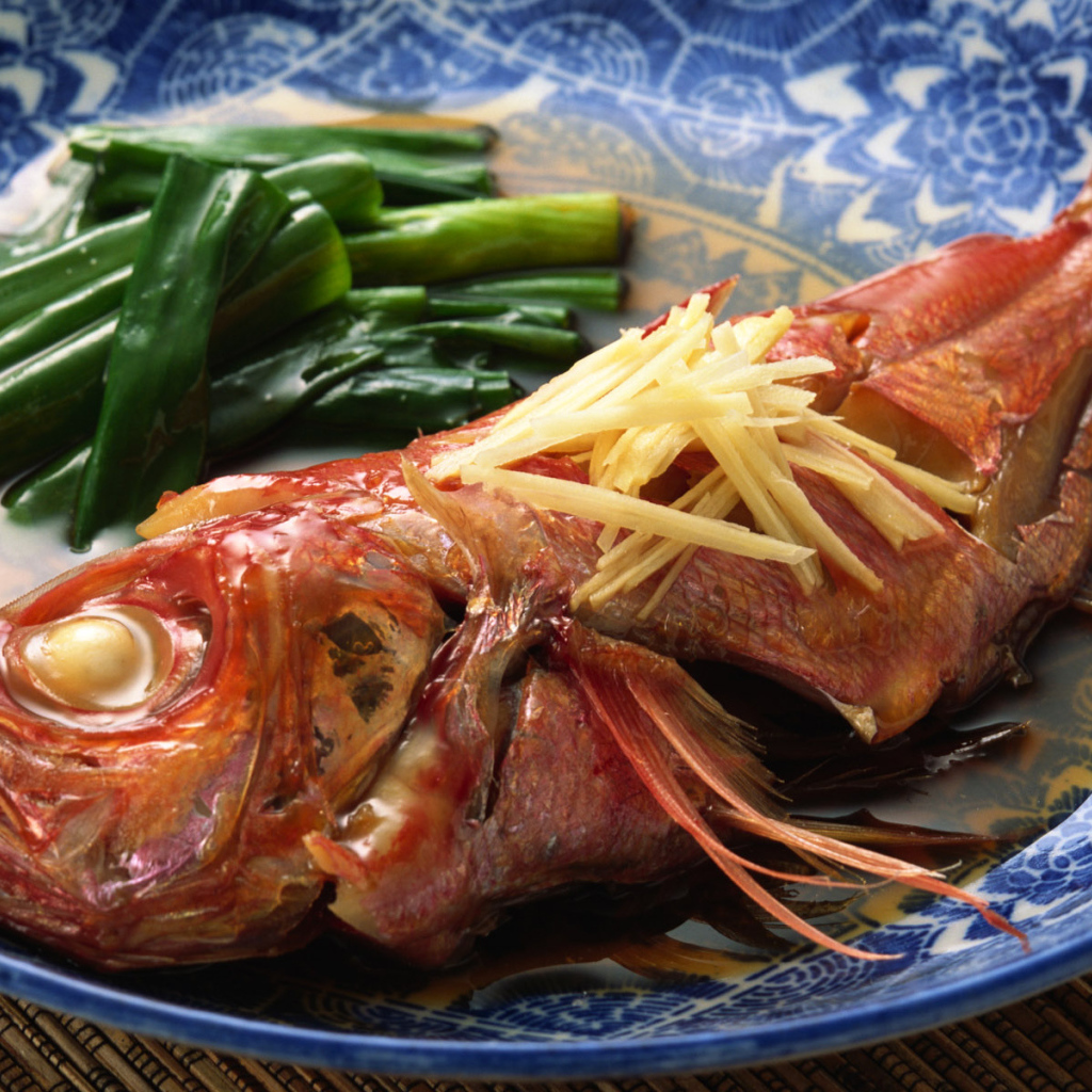 Жареная рыба с зеленью