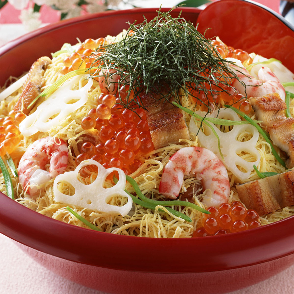 Красная икра и креветки