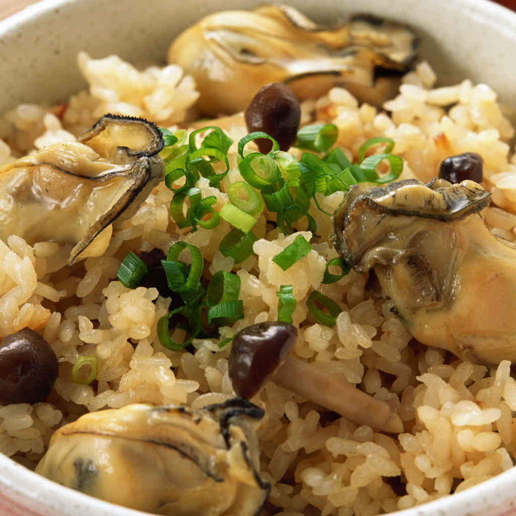 Морепродукты с рисом и грибами