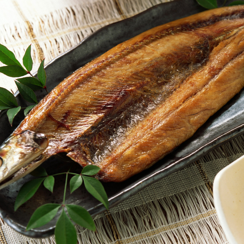 Копченая рыбка на блюде